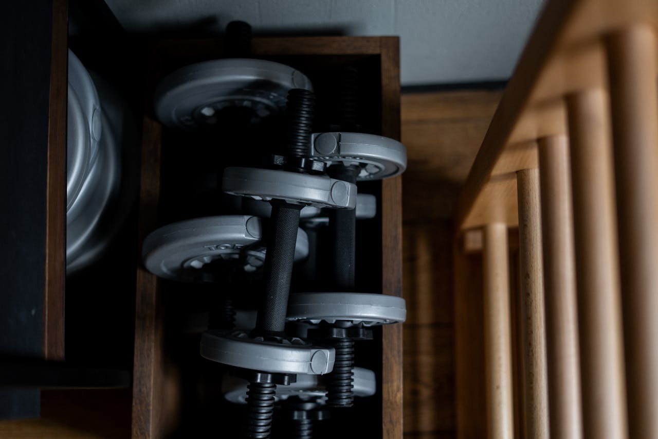 How to Build a Budget-Friendly Home Gym: Essential Equipment and Expert Tips Photo by cottonbro studio